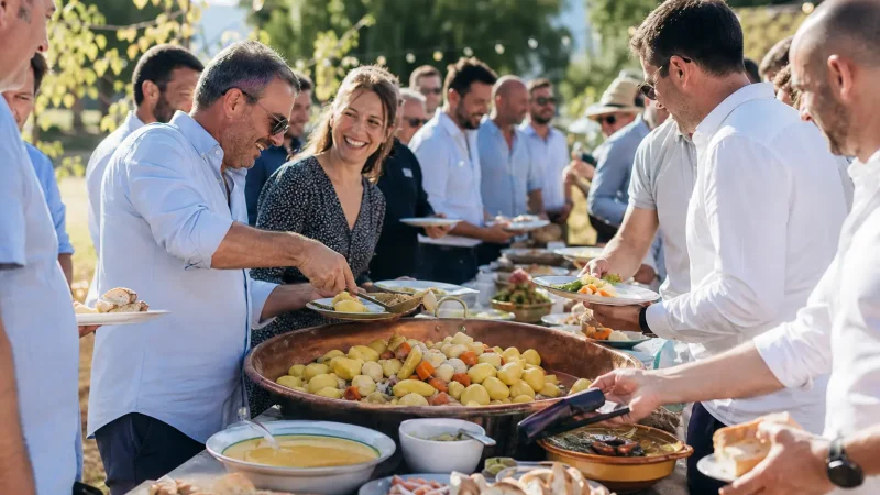 Soirée d&rsquo;entreprise autour d&rsquo;un barbecue ou d&rsquo;un aïoli géant : la convivialité du Sud